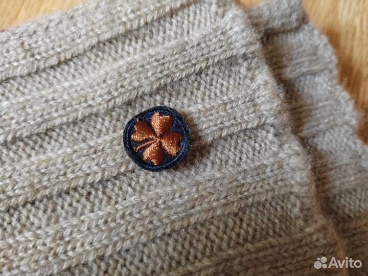 Кашемировый шарф Heritage и шапка Uniqlo