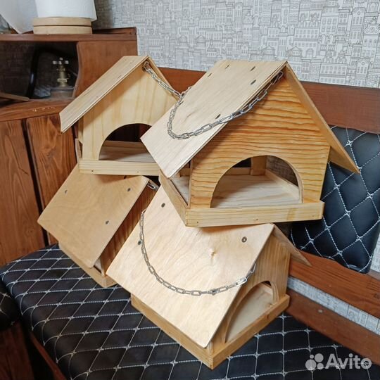 Кормушка для птиц подвесная