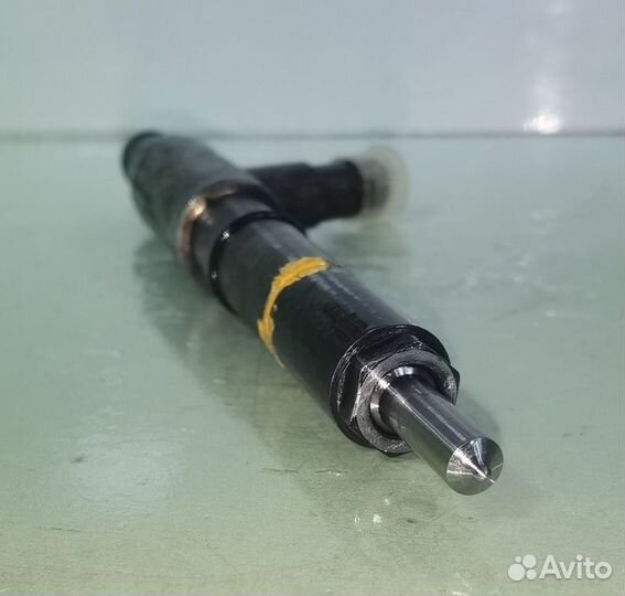 Форсунка топливная Б/У 4HF1 4HG1 8971198120 ELF