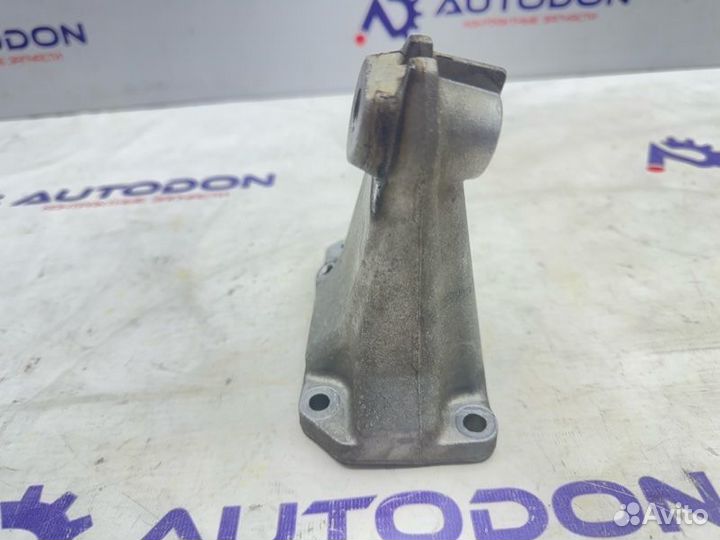 Кронштейн двигателя левый Mercedes E-Class W211