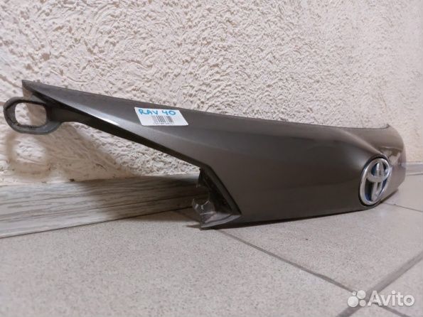 Toyota Rav 4 2016-2019 накладка на крышку багажник