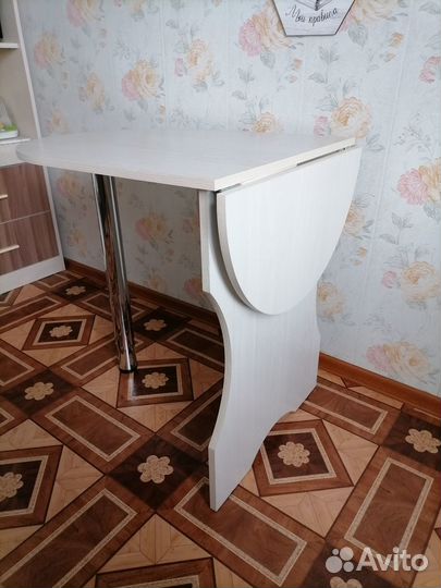 Кухонный стол