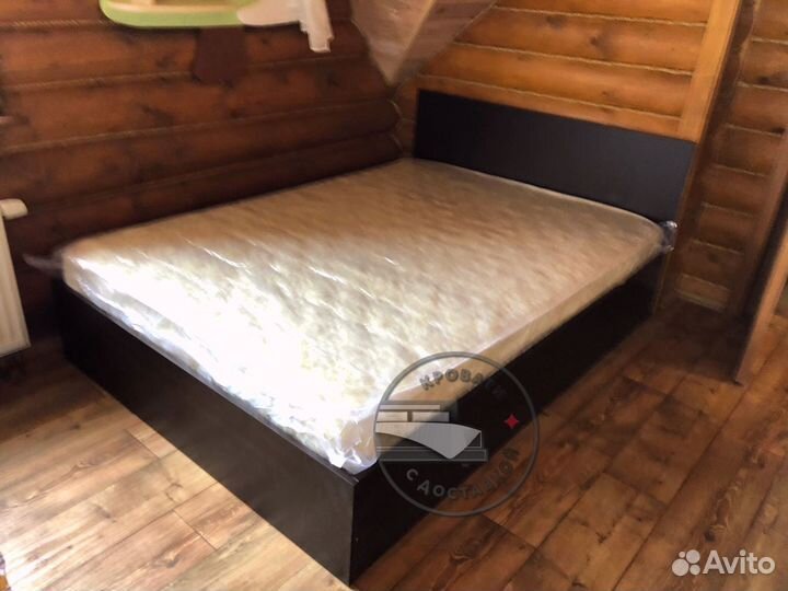 Кровать с матрасом