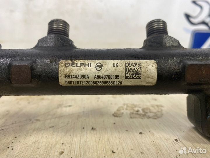 Топливная рампа рейка с датчиком Ssangyong Kyron 2