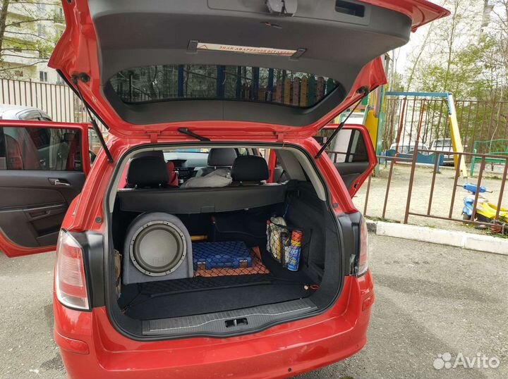 Opel Astra, 2011