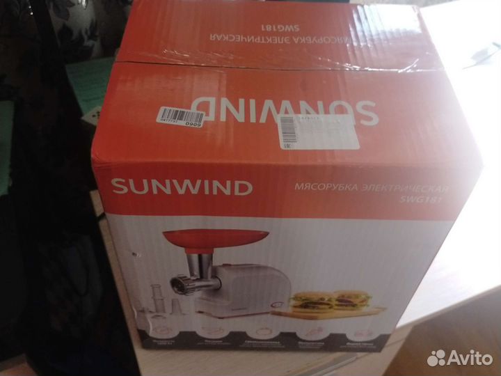 Электромясорубка с соковыжималкой новая в упаковке