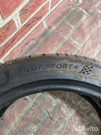 Michelin Pilot Sport 4 245/45 R19 102Y