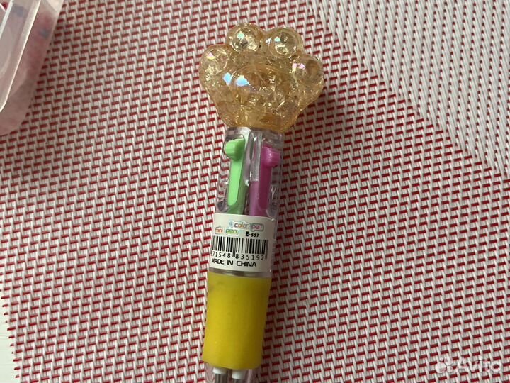 Милая разноцветная ручка