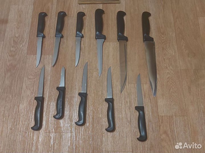 Набор кухонных ножей с подставкой