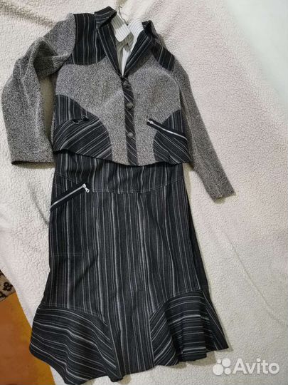 Костюм женский с юбкой
