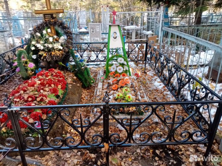 Оградка на кладбище