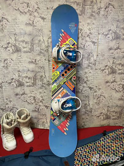 Сноуборд с креплениями + ботинки (150)