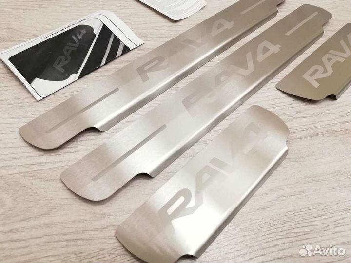 Накладки на пороги Toyota RAV 4 2018-нв (новые)