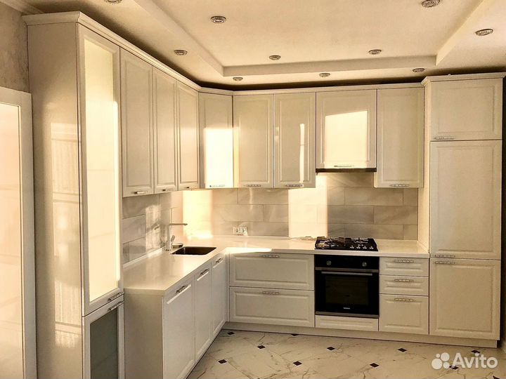 Кухонный гарнитур угловой в потолок