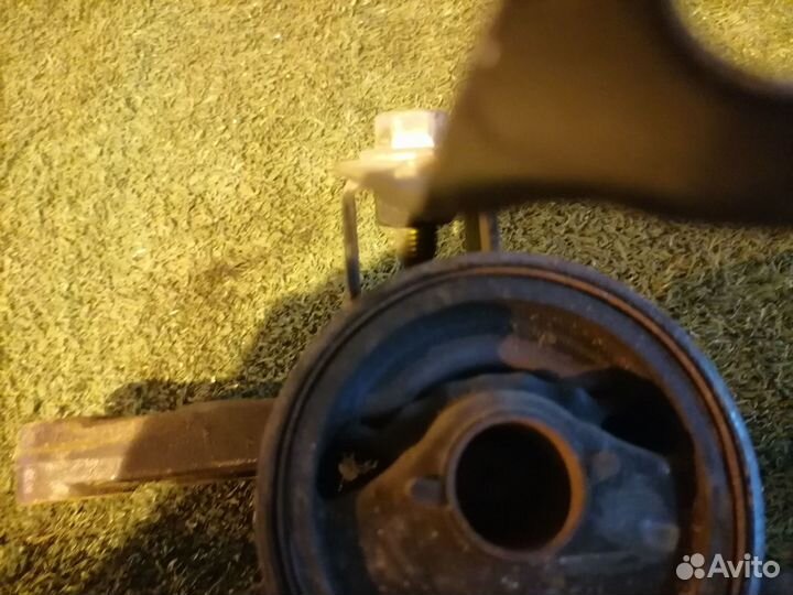 Опора двигателя (подушка двс) правая B25G-39-06YB