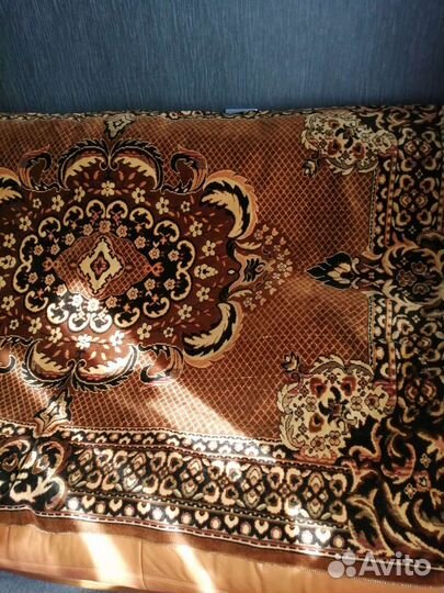 Ковровые накидки на диван и кресла