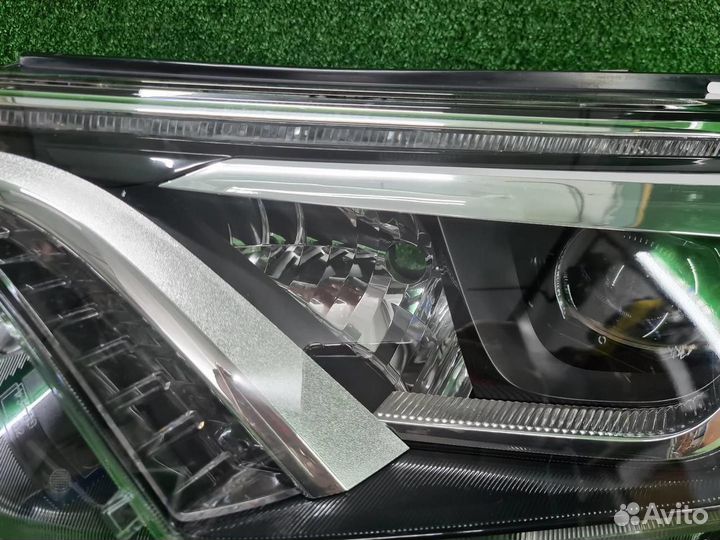 Фара левая Toyota RAV4