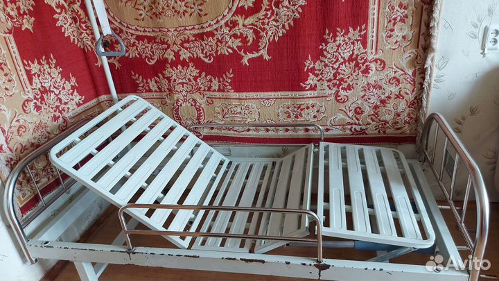 Кровать медицинская механическая трехсекционная