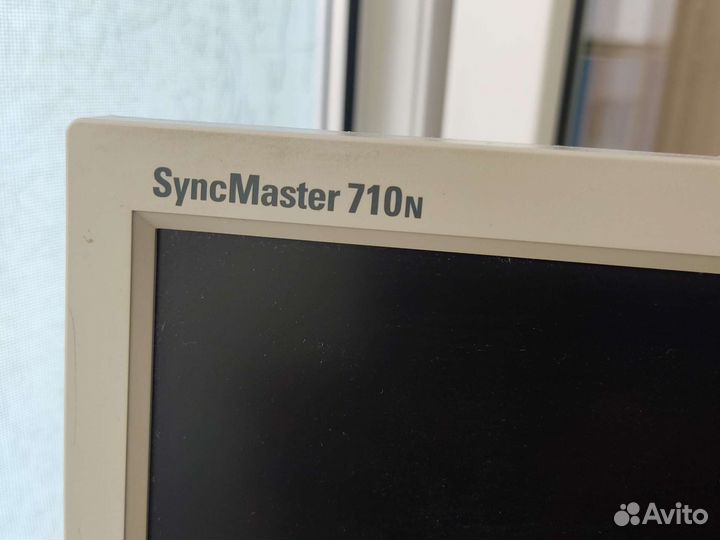 Монитор Samsung