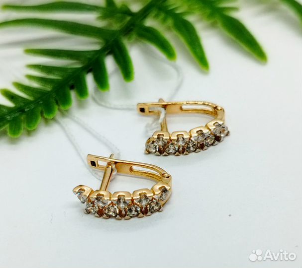 Золотые серьги с камнем