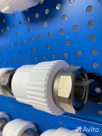 PP-R Муфта с накидной гайкой Белая 32-1