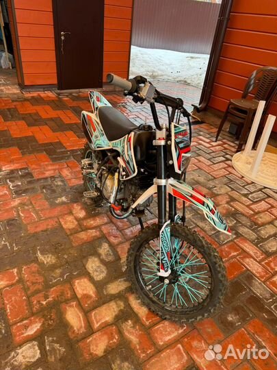 Regulmoto Seven Medalist 150E