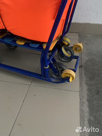 Детские санки на колесах с чехлом