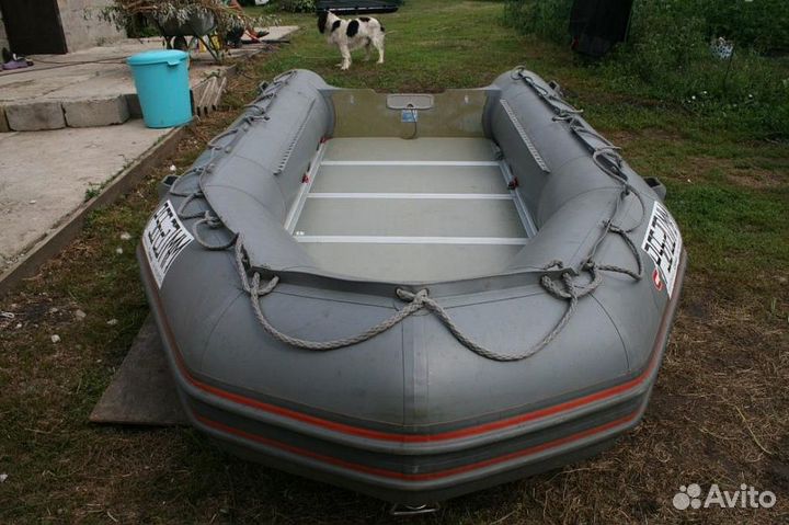 Лодка Фаворит F-420; серая
