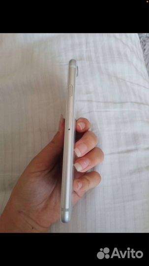 Телефон iPhone 8
