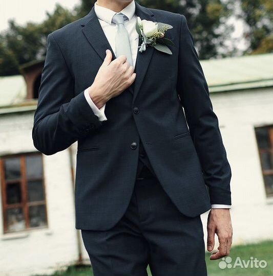 Мужской костюм тройка темно-синий