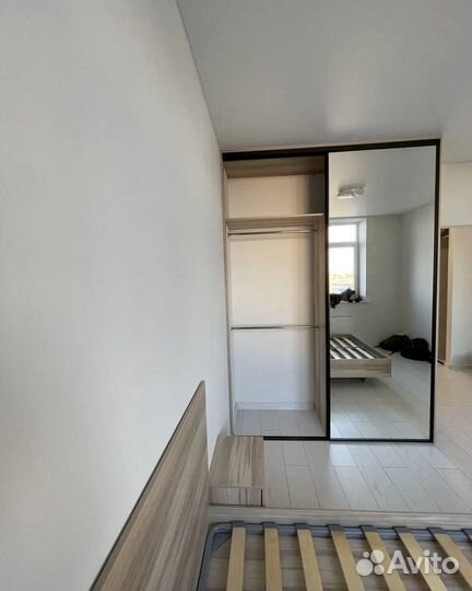 Зеркальный шкаф