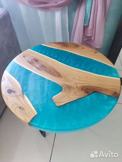 Журнальный стол с эпоксидной смолой