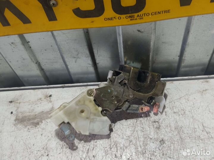 Замок двери задний левый Nissan Almera N16