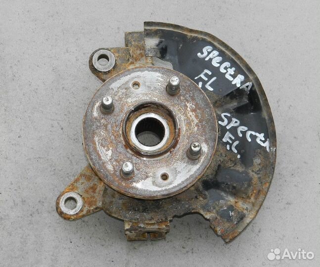 Кулак передний левый Kia Spectra