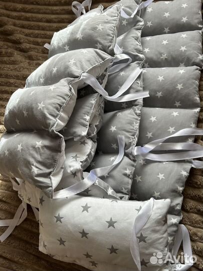 Бортики в детскую кроватку серые