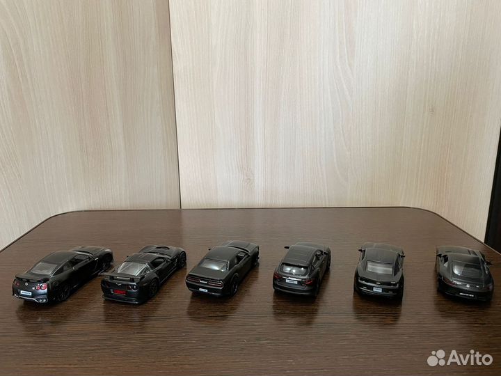 Модель автомобиля 1:32 Mobicaro