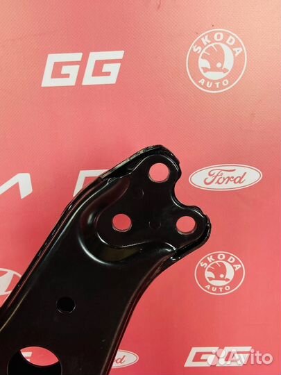 Правый передний рычаг подвески Камри (V 40-50-55)