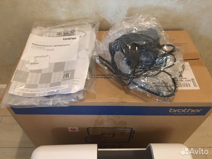 Швейная машинка Brother HF37