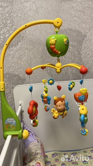 Мобиль на кроватку жирафики