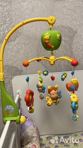 Мобиль на кроватку жирафики