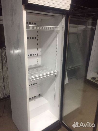 Холодильная ветрина и холодильники