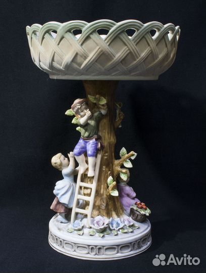 Ваза Дети у дерева, Европа, керамика, фарфор, скол