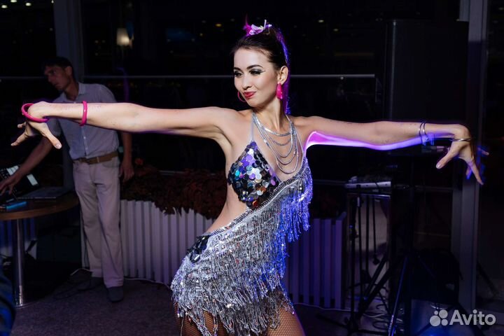 Go-go поддержка танцевального блока