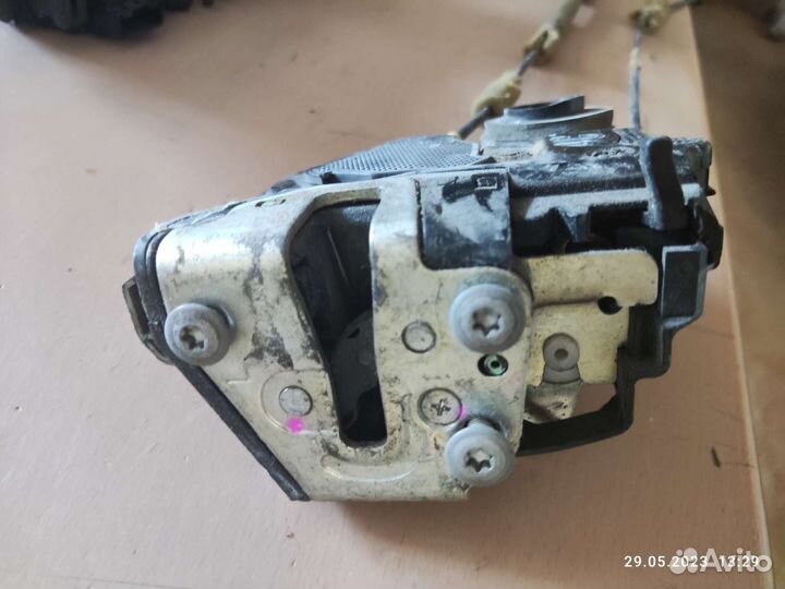 Замок двери Тойота Камри 50