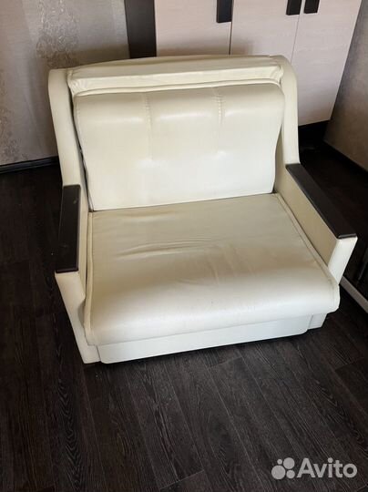 Кожаное кресло бу