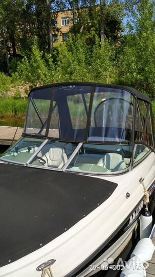 Прогулочный катер