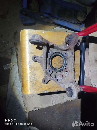 Цапфы кулаки тойота Секвойя задние