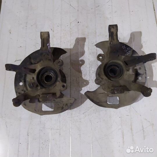 Кулак поворотный передний Nissan Cefiro 32 2 1995