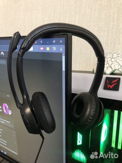 Проводные наушники с микрофоном