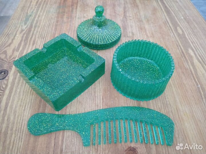 Набор шкатулка пепельница и раческа из смолы